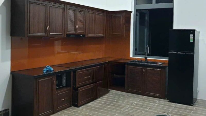 Tủ Bếp Nhôm Vân Gỗ Queen Việt