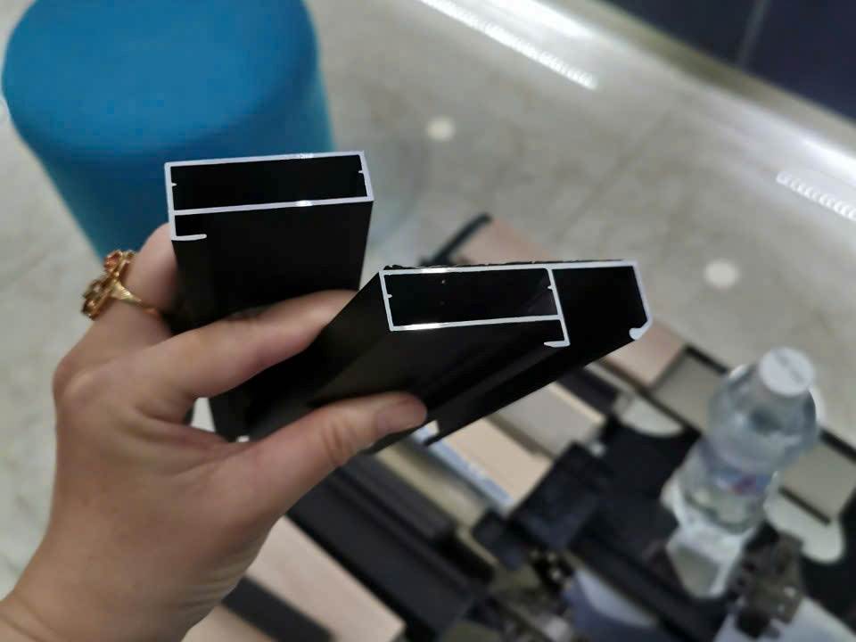 Hệ Nhôm Tay Nắm C